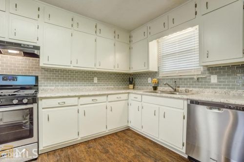 156 Springvalley Cir, Stockbridge, GA 30281-2623