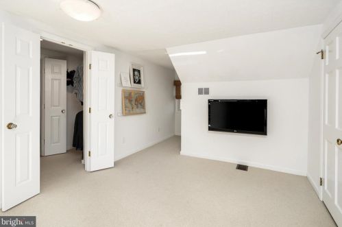 32 Snowden Ln, Princeton NJ 08540-3650 exterior