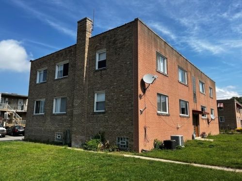 2456 Berwyn Ave, Chicago, IL