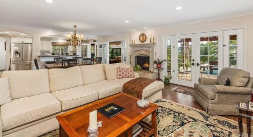 3433 Royal Rd, Vista CA  92084-6616 exterior