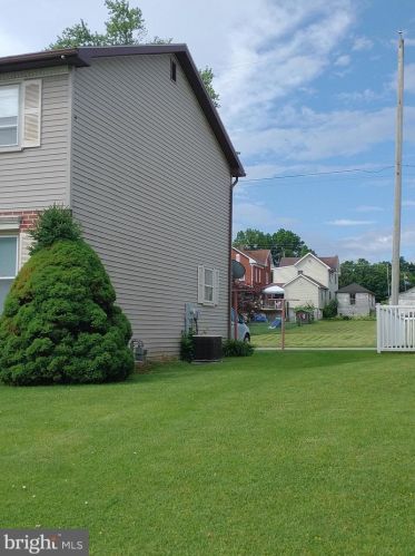 875 Mcallister St, Hanover, PA 17331-4141