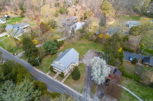 6 Pleasant St, Chester CT  06412-1150 exterior
