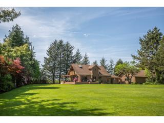 33520 Oxbow Dr, Damascus, OR 97080