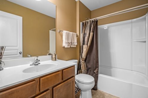 1467 Bar Harbor Ct, Pingree Grove IL  60140-2077 exterior