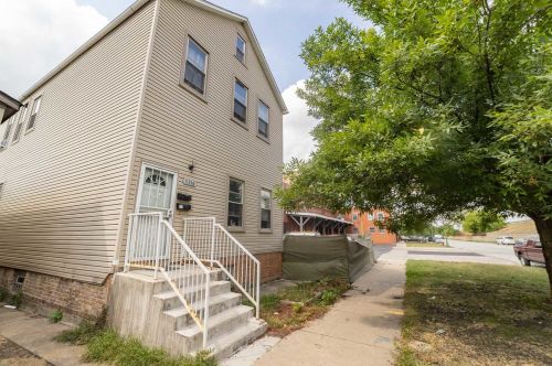 9356 Anthony Ave, Chicago, IL 60617-4121