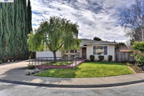 730 Dartmouth Pl, Gilroy, CA 95020-6315