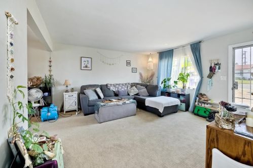 512 Capistrano Dr, Oceanside, CA 92058-1102