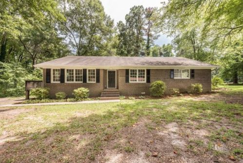 145 Colonial Dr, Carrollton, GA 30117-8227
