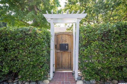 4545 Dyer St, Glendale, CA 91214-2847