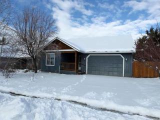2130 Jackson Ave, Bend, OR 97701-6405