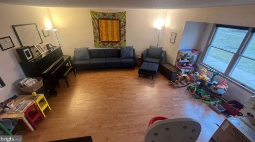 8 Shirley Ln, Trenton, NJ 08610-2417