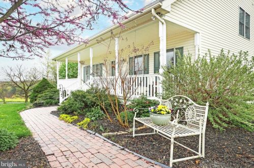 135 Hillcrest Dr, Hanover, PA 17331-9661