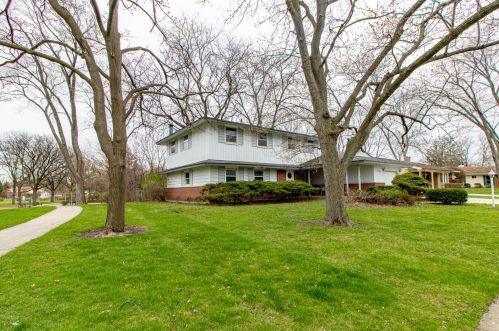 225 Edgeware Rd, Elk Grove Vlg, IL 60007-4312