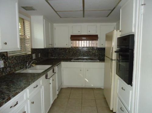 1310 Bellgrove Dr, Taylor Lake Village TX  77586-6058 exterior