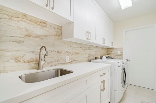 650 Kaulana Pl, Honolulu HI  96821-2533 exterior