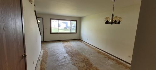 17449 Chestnut Ln, Gurnee, IL 60031-2576