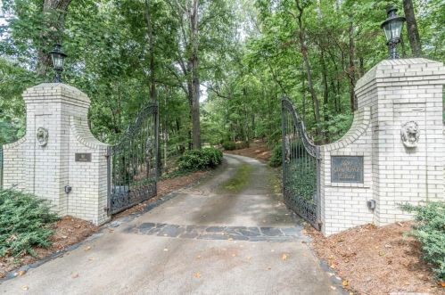 5695 Glen Errol Rd, Atlanta, GA 30327-4853