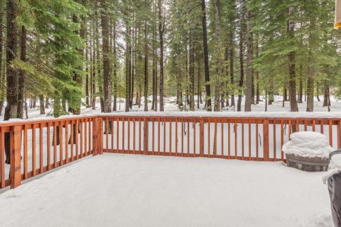 13963 Copenhagen Dr, Truckee CA  96161-6633 exterior