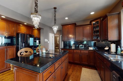 1026 Walter St, Lemont IL  60439-3975 exterior