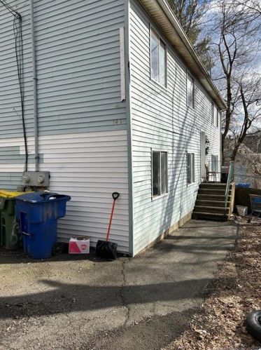 141 Waterville St, Waterbury, CT 06710-1862