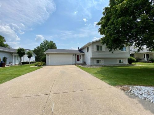 704 Lawrence Way, Swygert, IL 61764-9600