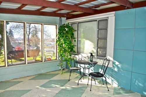 302 10th Ave, Jamestown, ND 58401-3732