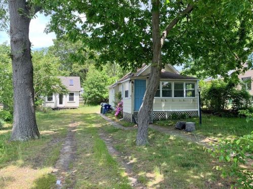 235 Coburn St, Warwick, RI 02889-9443