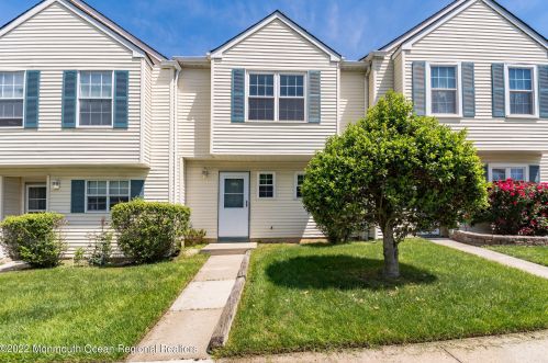 325 Kingsbridge Ct, Old Bridge, NJ 08857-3233