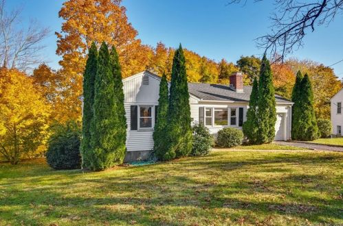40 Mitchell Pl, Greenwich, CT 06831-4920