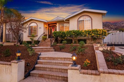 2061 Watson St, Glendale, CA 91201-1155