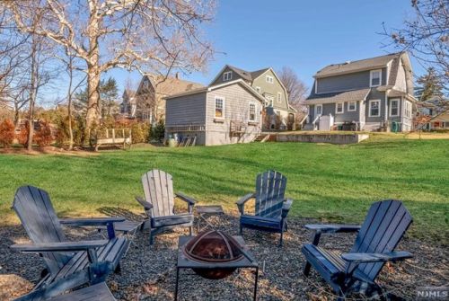 218 Kenilworth Rd, Ridgewood, NJ 07450-5209