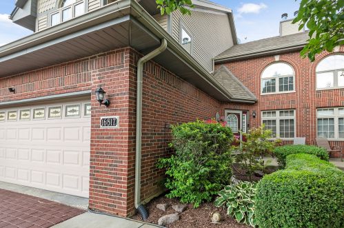 16817 Crystal Ct, Tinley Park, IL 60477-2779