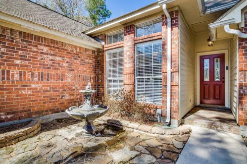 2433 Coachlight Ln, Conroe TX  77384-3348 exterior