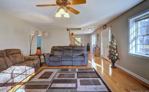 35 Waverly Ter, Huntington, CT 06484-5841
