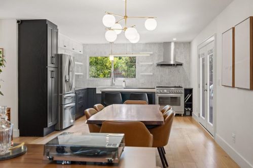 5101 Creekline Dr, Austin TX  78745-2224 exterior