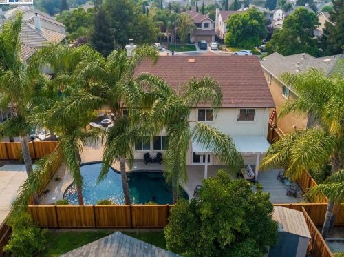 1886 Klamath Ct, Tracy, CA 95304-5833