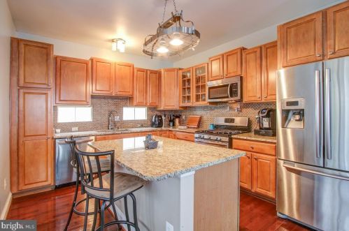 6746 Sycamore Park Dr, Haymarket, VA 20169-2995