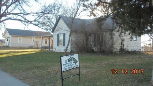 407 Grove St, Wakefield, KS 67487-9710