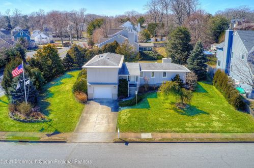 1 Sherwood Dr, Brielle, NJ 08730-1551