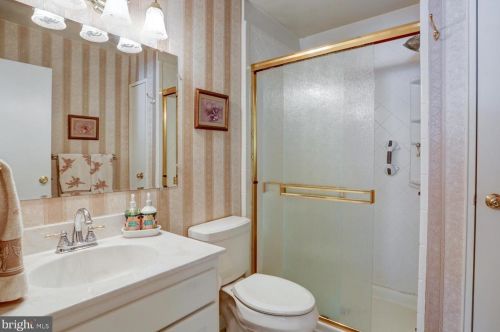 54 Valleybrook Dr, Lancaster PA  17601-4612 exterior