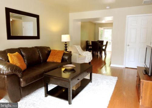 1986 Teasel Ct, Woodbridge, VA 22192-2945