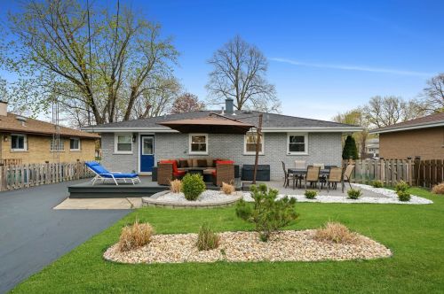 752 Lombard St, Elmhurst, IL 60126-1728