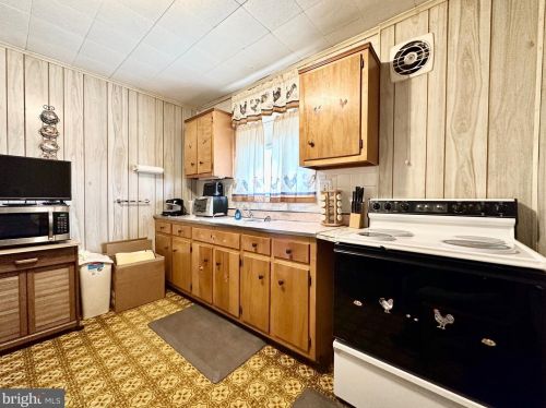 1113 Hunting Park Ave, Philadelphia PA 19140-2830 exterior