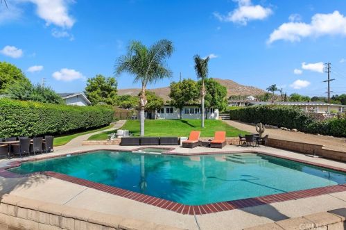 4530 Crestview Dr, Norco, CA 92860-1619