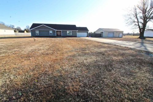 331 Vaughn Dr, Paragould, AR 72450-7652