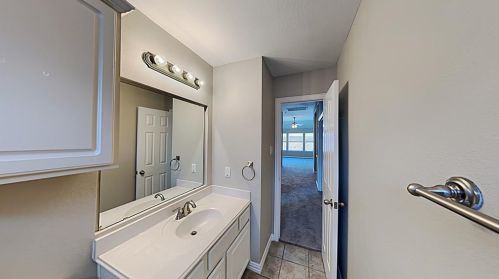 1009 Apache Lk Dr, Carrollton TX 75010-1193 exterior