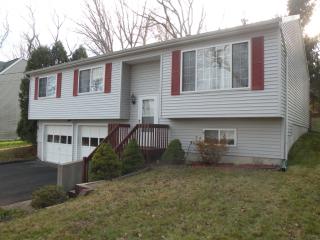 132 Coram Rd, Huntington, CT 06484-5628