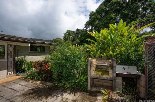 48 Akamu Pl, Honolulu HI  96817-1422 exterior