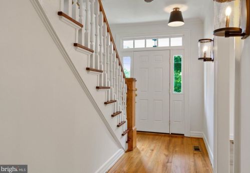 7021 Leeds Manor Rd, Marshall, VA 20115-2227
