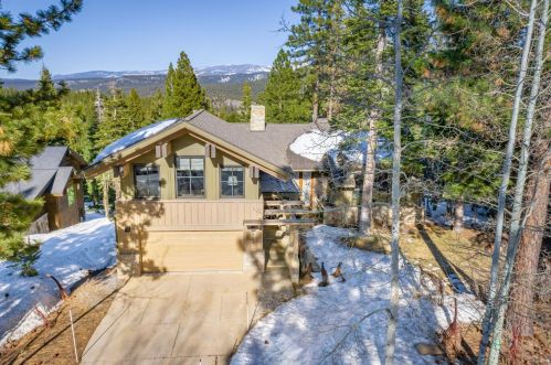 1721 Grouse Rdg, Truckee CA  96161-4033 exterior
